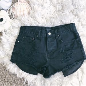 Black High-Wasted Denim Shorts 🖤